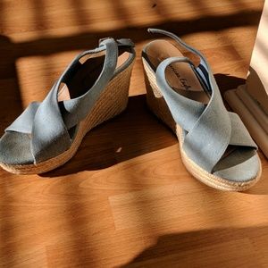 American Eagle Blue Wedges !